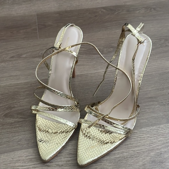 Gold strappy ankle heel - Picture 3 of 4